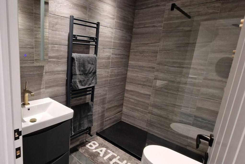 Sea View Luxury 5 Star Cottage Near Milford Marina Милфорд-Хейвен Экстерьер фото